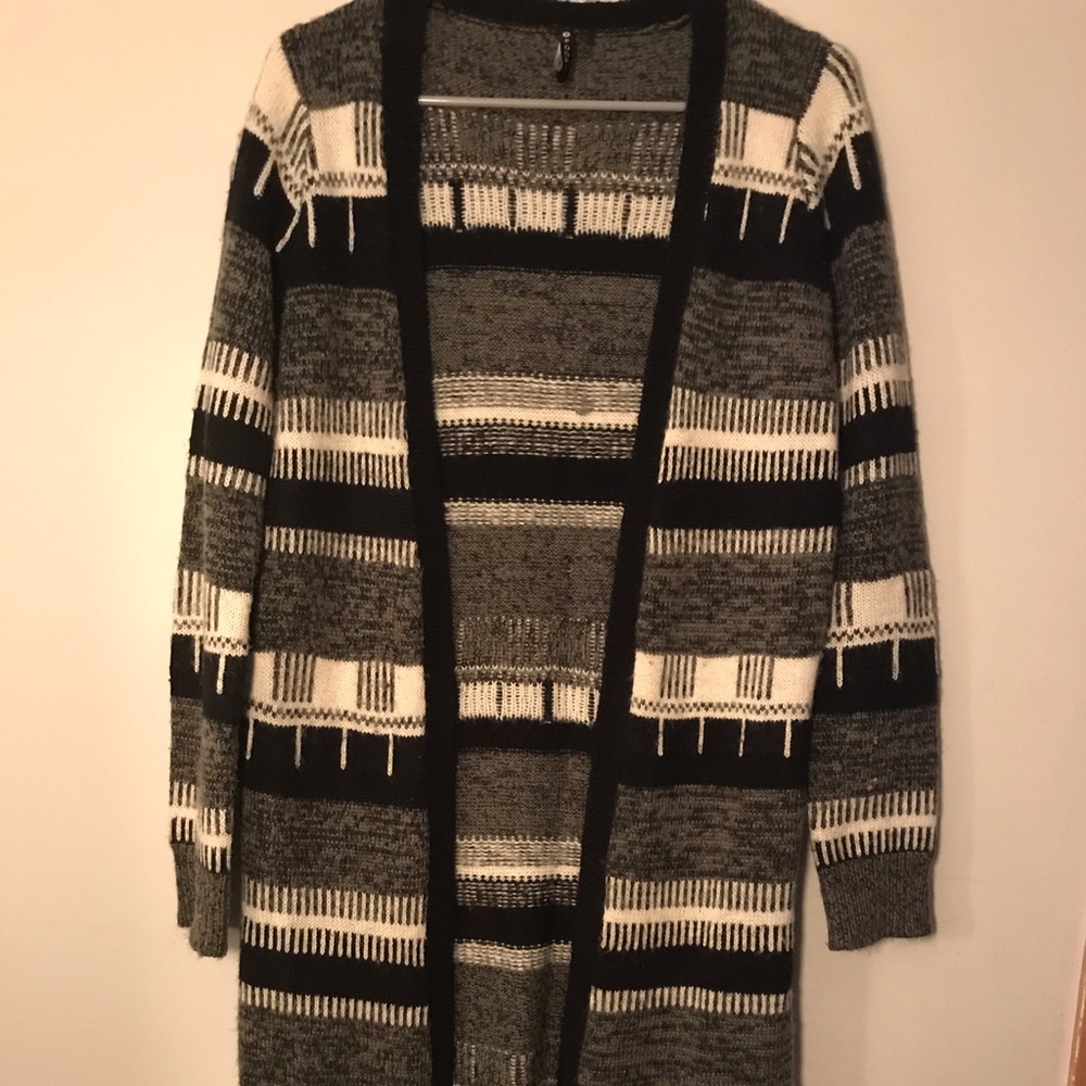 Aztec Black and White Cardigan Size large
